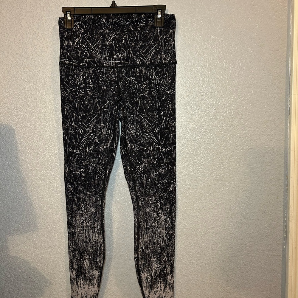 Lululemon Athletica Black and White Abstract Leggings - Picture 3 of 4